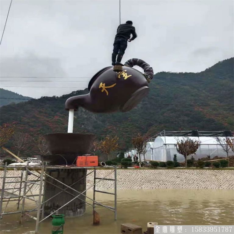 安徽玻璃鋼天壺雕塑案例，池塘水景流水壺11